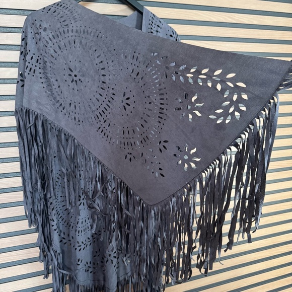 CHOiES Gray Laser-Cut Fringe Cardigan Shawl - Picture 3 of 7